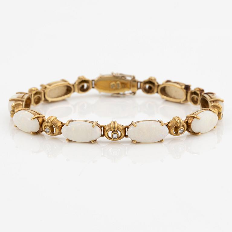 Bracelet, H.Stern, 18K gold with opals and brilliant-cut diamonds.