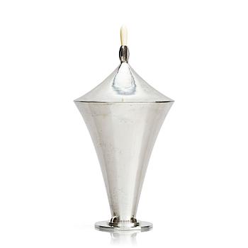 461. Wiwen Nilsson, pokal med lock, silver, Lund 1927.