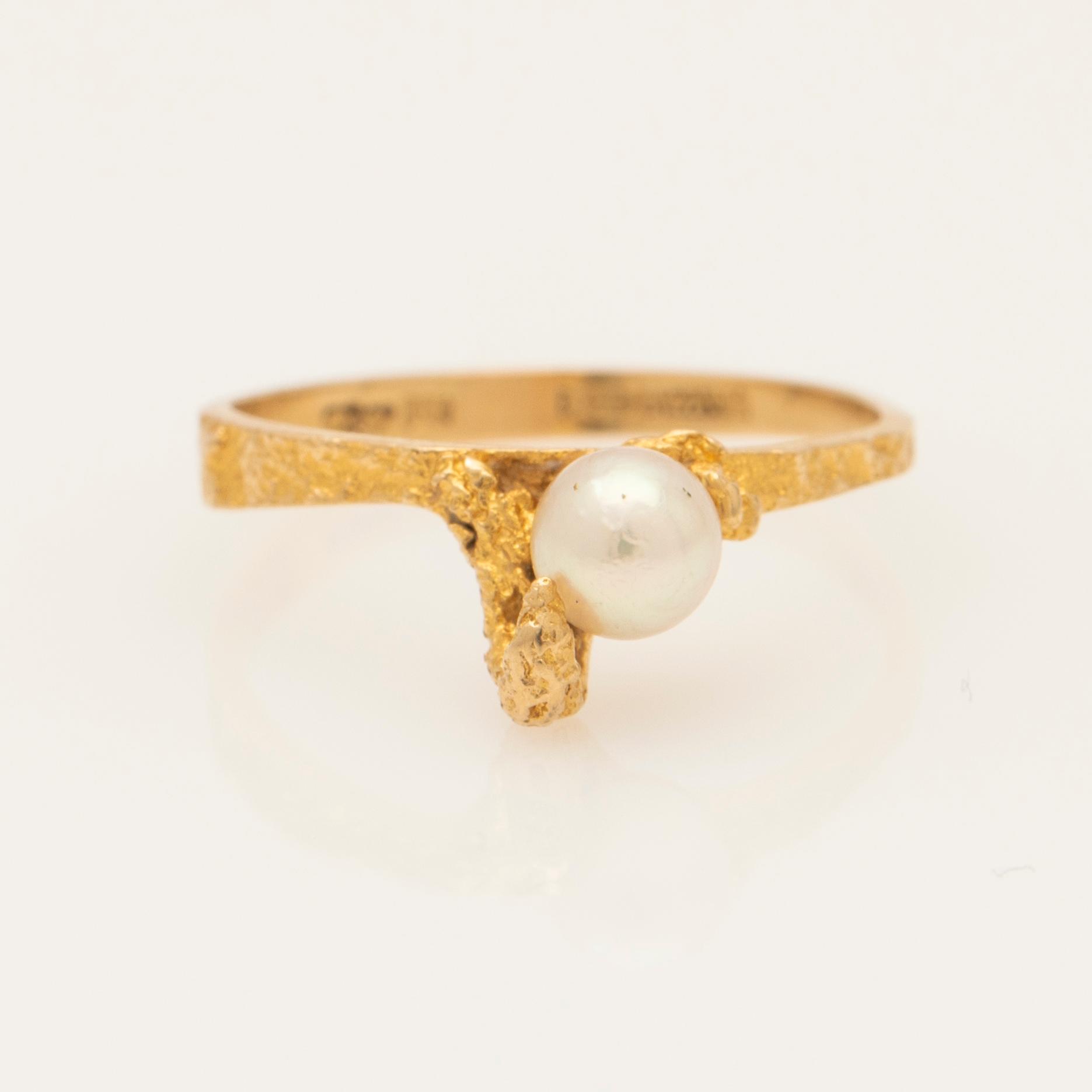 Björn Weckström, ring, 18K with cultured pearl, Lapponia, Finland.