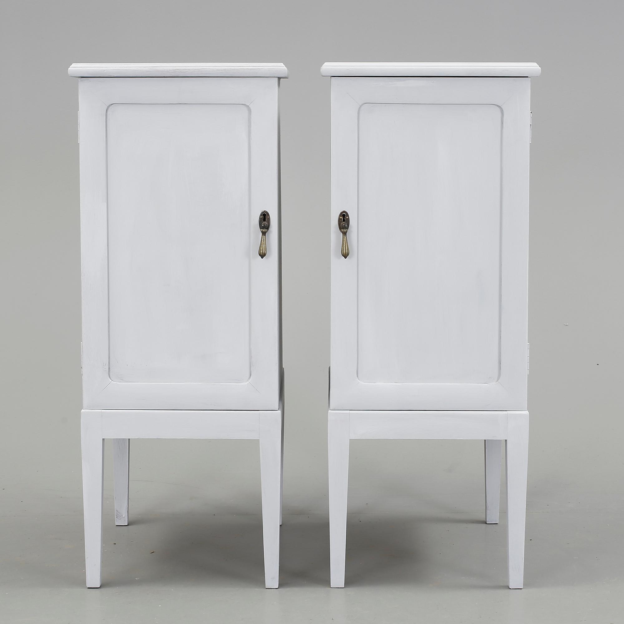 SÄNGBORD, ett par, 1920/30-tal.