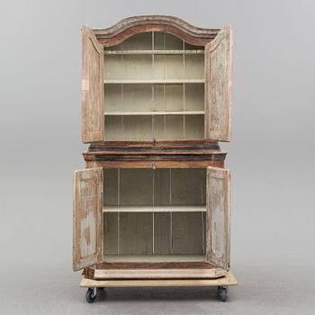 A CUPBOARD, late 18th / early 19th century.