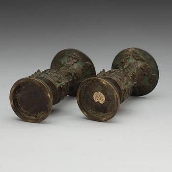 A pair of archaistic bronze vases, Ming dynasty (1368-1644).