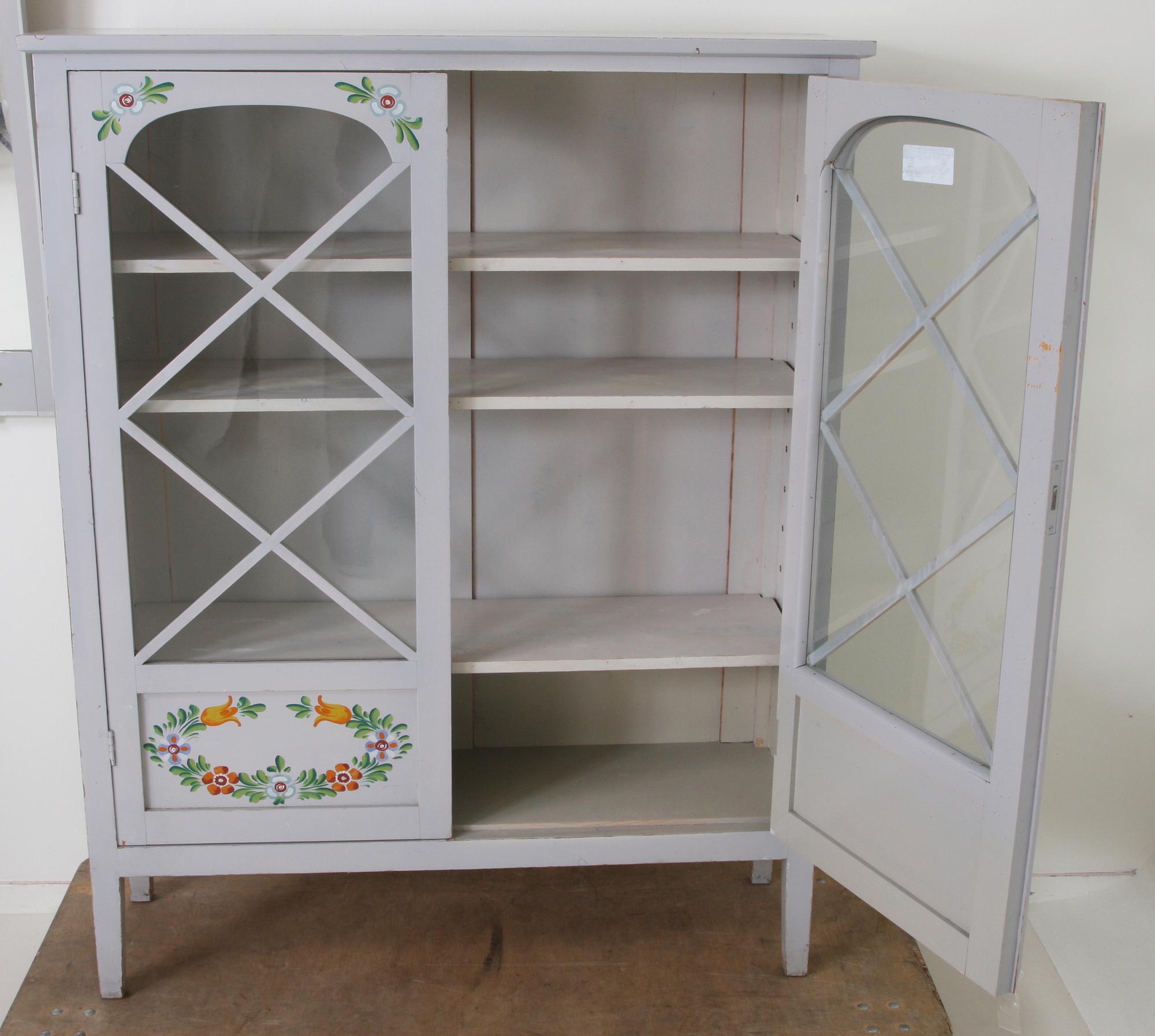 SOVRUMSMÖBEL, 3 delar, gustaviansk stil, 1900-tal.