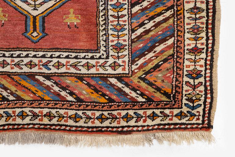 Gallerimatta antik Meshkin , nordvästra Persien, ca 343 x 117 cm.