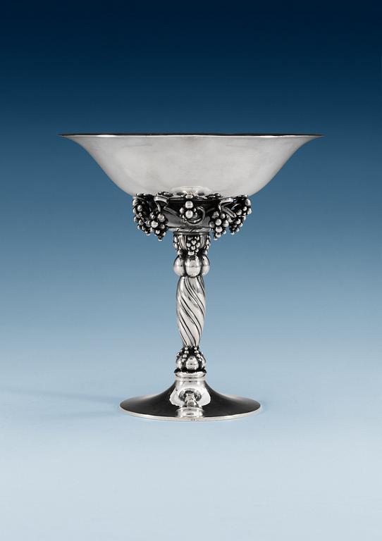 A Georg Jensen sterling bowl, design nr 263 B, Copenhagen 1945-77.