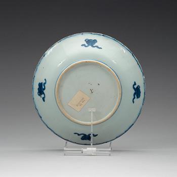 A set of three blue and white dishes, Ming dynasty, Tianqi/Chongzhen 1620-1644.