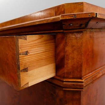 CHIFFONJÉ, 1800-talets mitt.