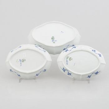 Sauce boat and three dishes, porcelain, "Blue Fluted Plain"/"Musselmalet", Royal Copenhagen, 1898-1923 and later.