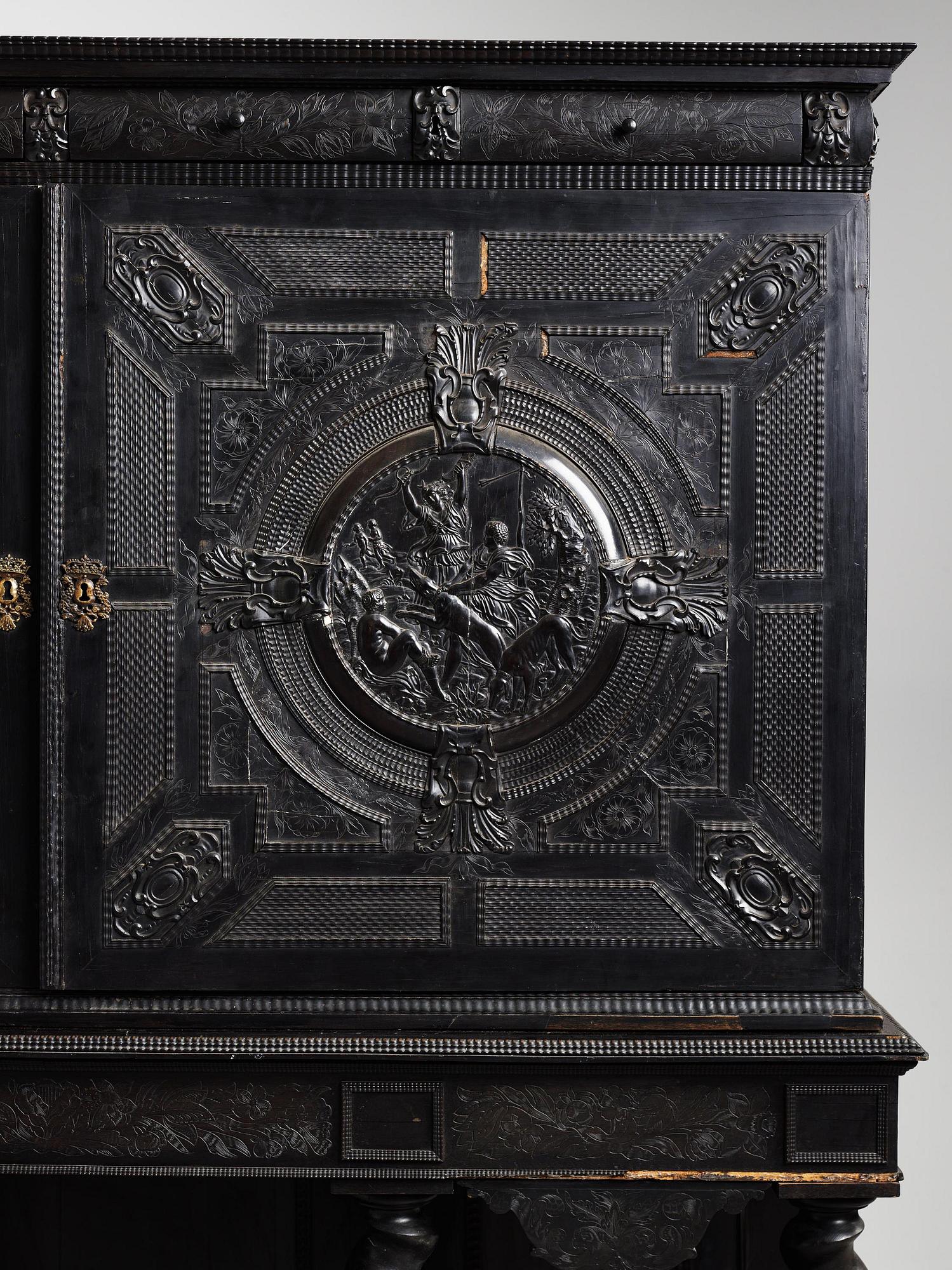 Det Bondeska Skåpet, sannolikt Paris, 1600- samt 1800-tal, Louis XIV och Louis XIV-stil.