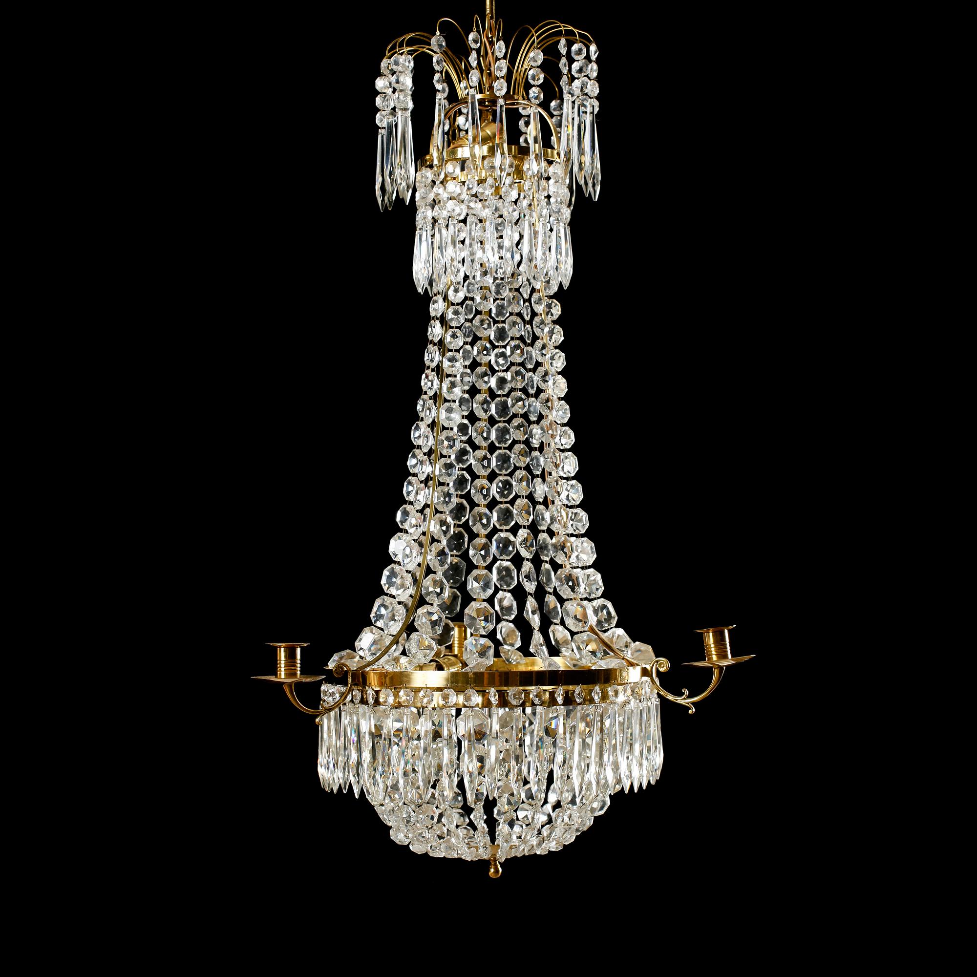 LJUSKRONA, gustaviansk stil, 1900-talets första hälft, höjd ca 90 cm.