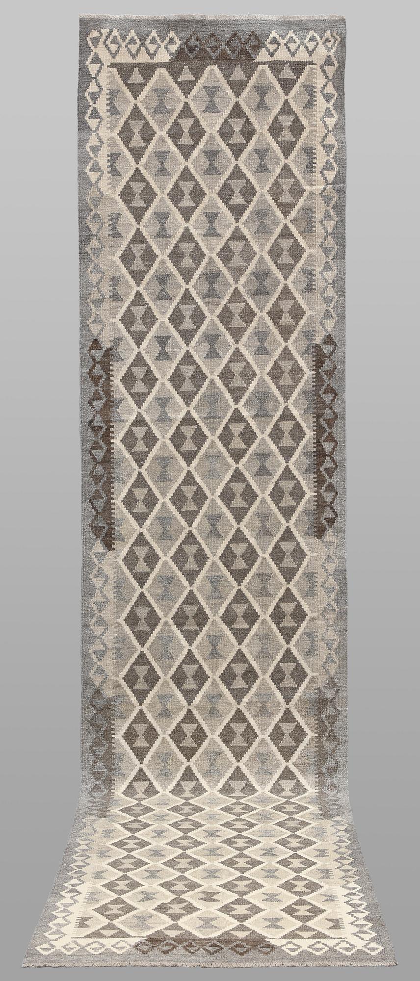 A Kilim runner carpet. 393 x 89 cm.