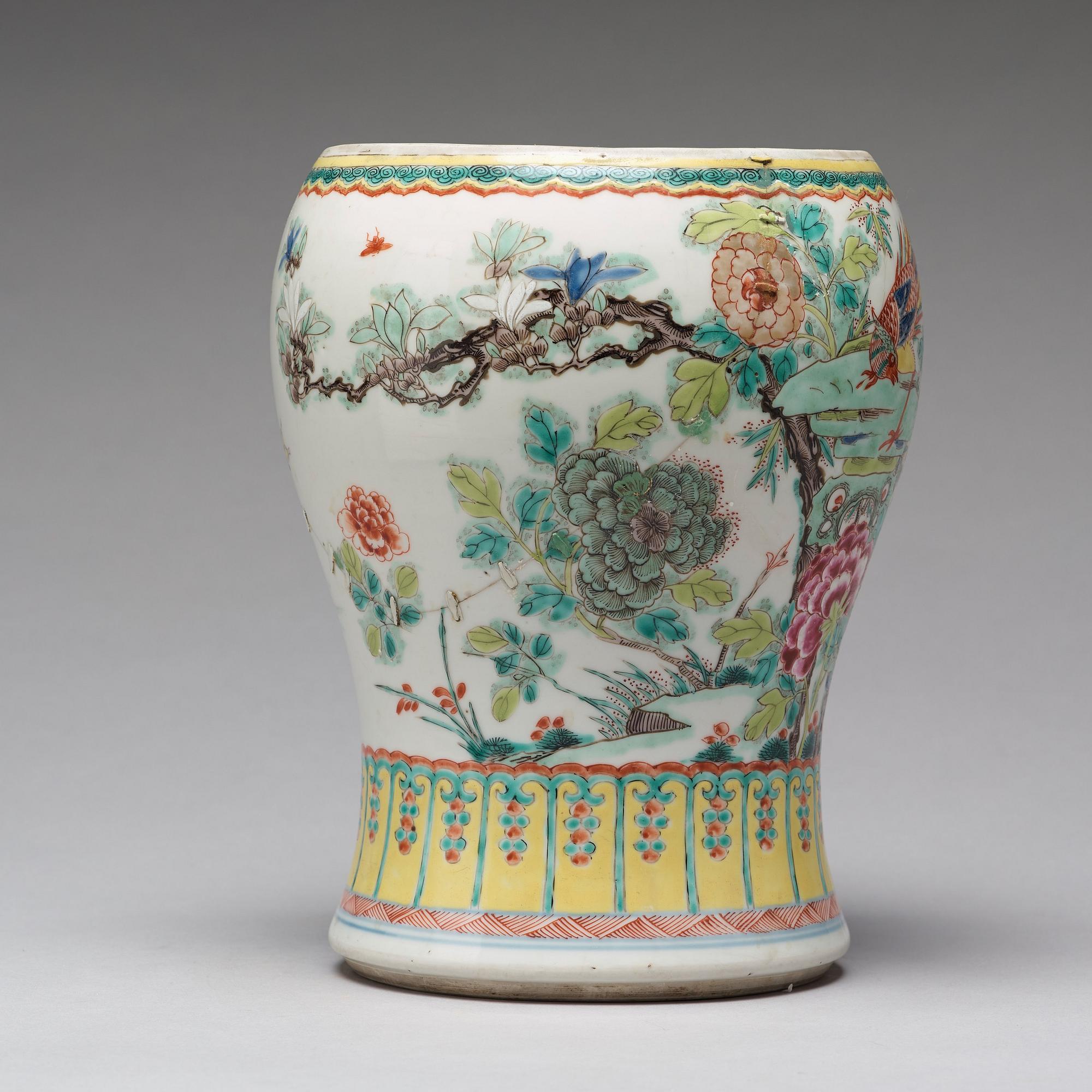 VAS, porslin. Qingdynastin, 1700-tal.