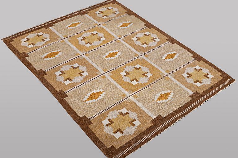 Ingegerd silow, a flat weave carpet, signed IS, ca 228 x 167 cm.