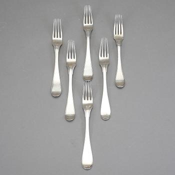 MATGAFFLAR, 6 stycken, silver, varav 5 st av Stephan Westerstråhle Stockholm, 1810. Vikt ca 400 gram.