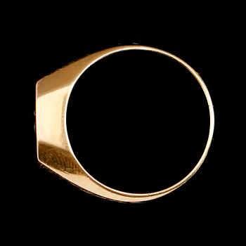 RING, 18 k guld med safir. Vikt med sten ca 11 gram.