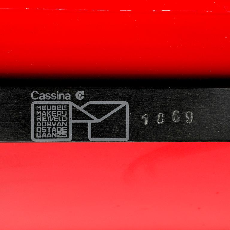 Gerrit Rietveld, fåtölj, "Red and blue chair", Cassina, formgiven 1918.