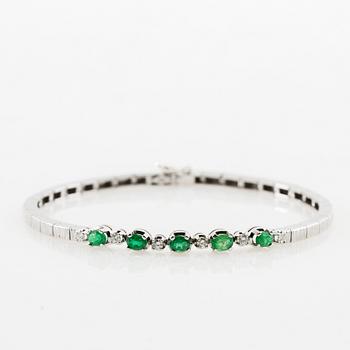 Armband 18K vitguld med runda briljantslipade diamanter.