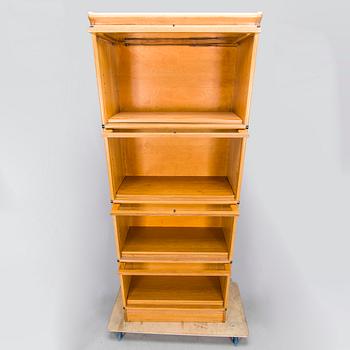 Kirjahylly / Kirjakaappi, Billnäs, 1900-luvun alkupuoli.