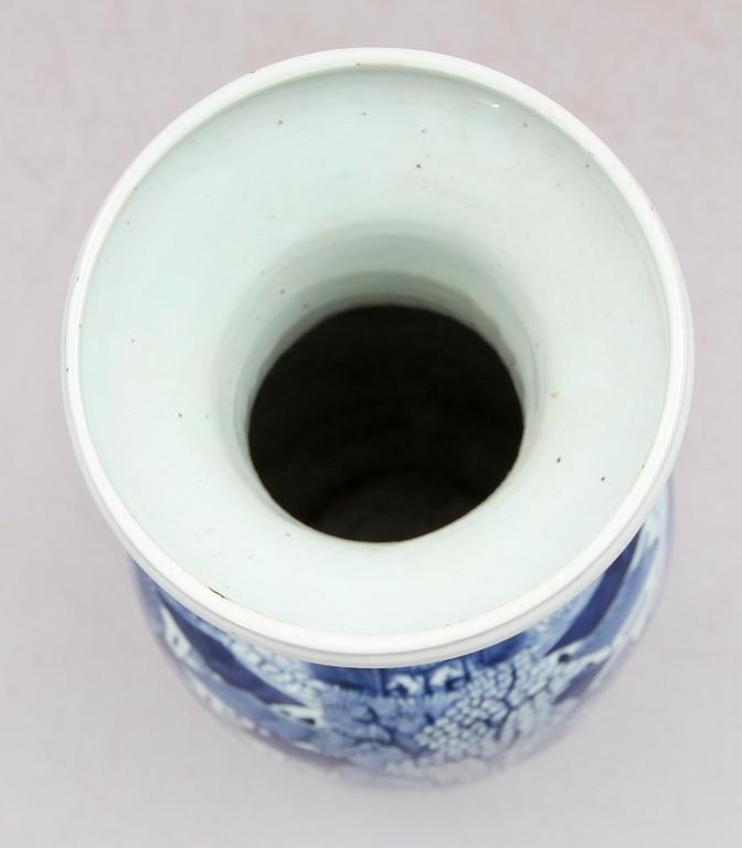 GOLVVAS, porslin, Kina, 1900-tal.