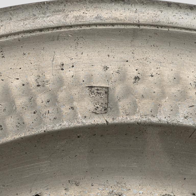 Samling tenn, 8 delar, bl.a. Erik Wikgren, Nyköping (mästare 1805-1846).