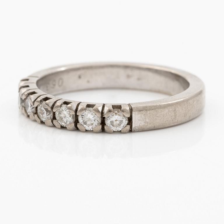 Ring, 18K white gold set with brilliant-cut diamonds, a total of 0.63 ct according to the engraving.