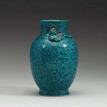 VAS, porslin. Qingdynastin, sent 1800-tal.
