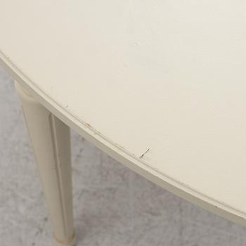 Dining table with six chairs, Gustavian style, second half of the 20th Century.