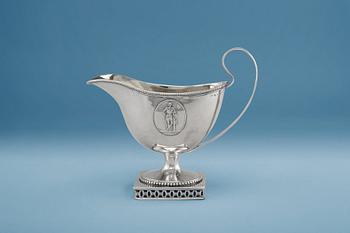 472. GRÄDDKANNA, silver. Otydlig mästarstämpel. Stockholm 1796. Höjd 14 cm, vikt 212 g.