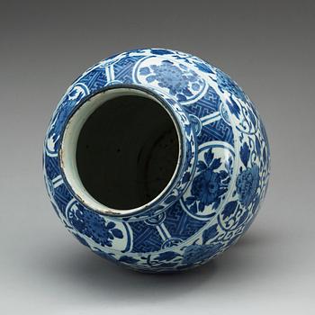 A large blue and white jar, Ming dynasty, Wanli (1572-1620).