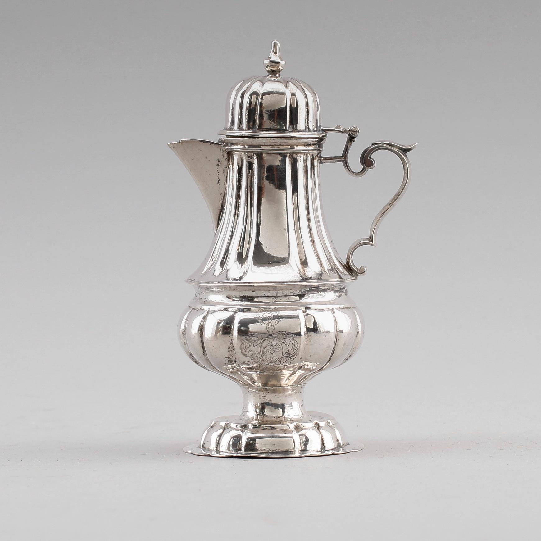 KANNA, silver, möjligen Tyskland, 1800-tal. Vikt ca 143 gram.
