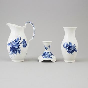 ROYAL COPENHAGEN, a 74 pcs dinner service.