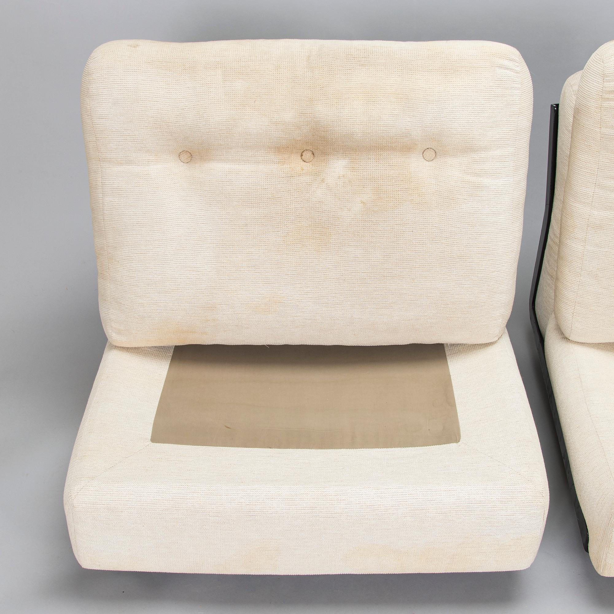 Mario Bellini, A pair of 'Amanta' armchairs for C&B Italia,  second half of the 20th century.