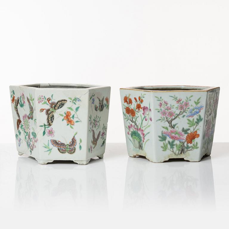 A set of two famille rose jardinieres, Qing dynasty, 19th century.
