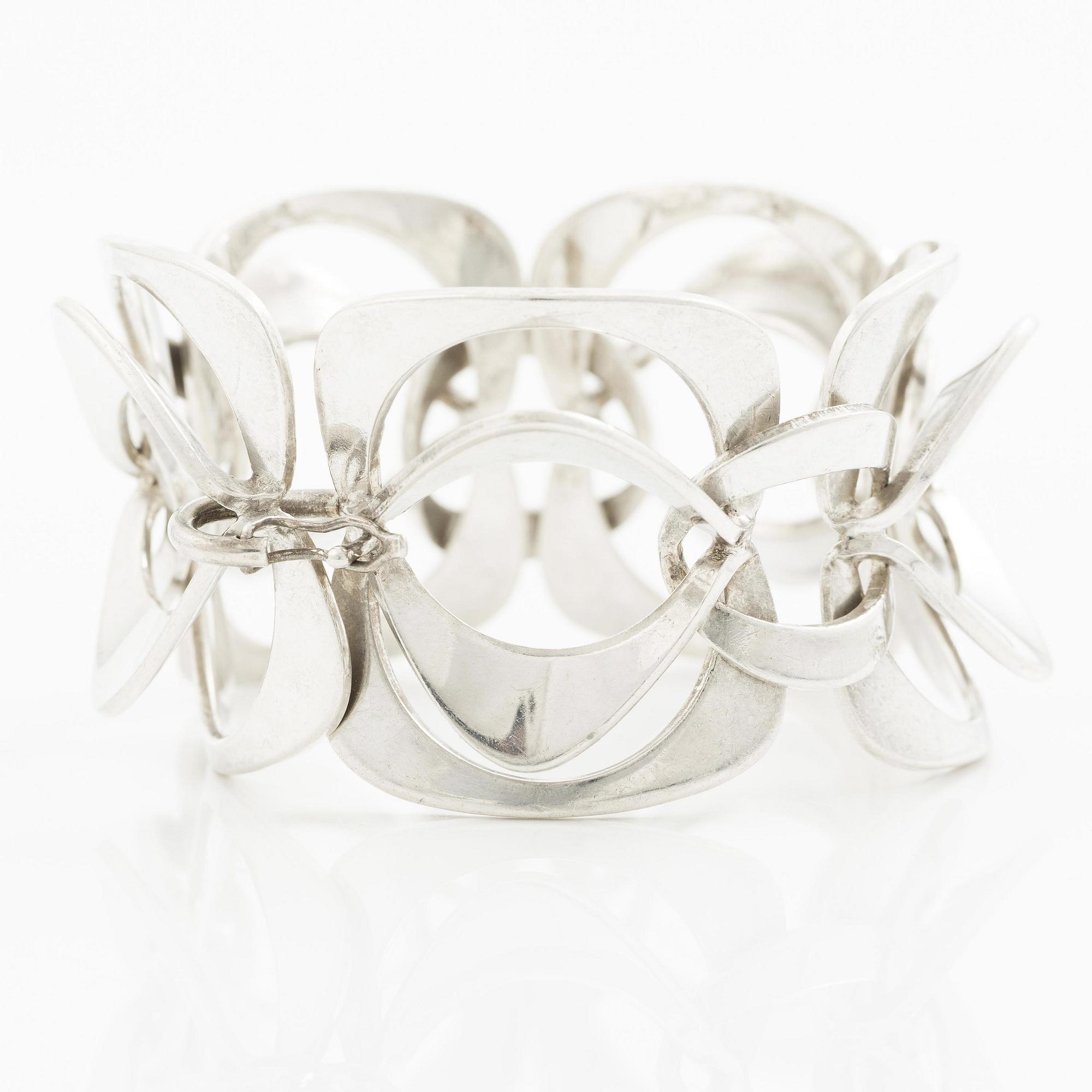 Theresia Hvorslev, a bracelet, silver, Falköping 1972. For Alton.