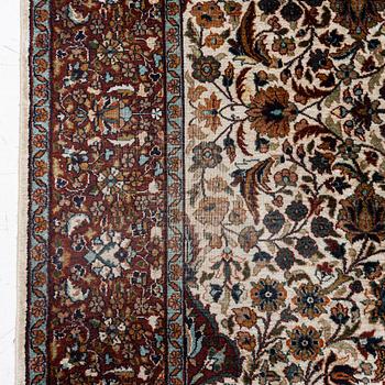 Carpet, Kirman, 275 x 185 cm.