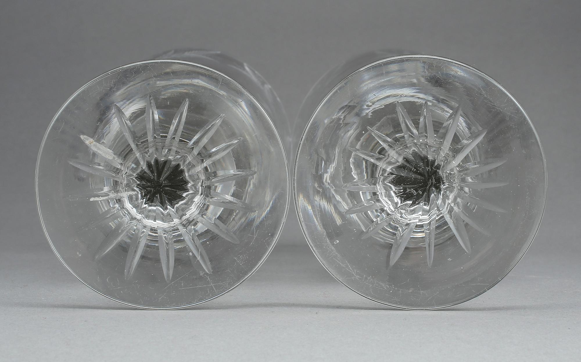 POKALER, ett par, slipat glas, tidigt 1900-tal, troligen Sverige.