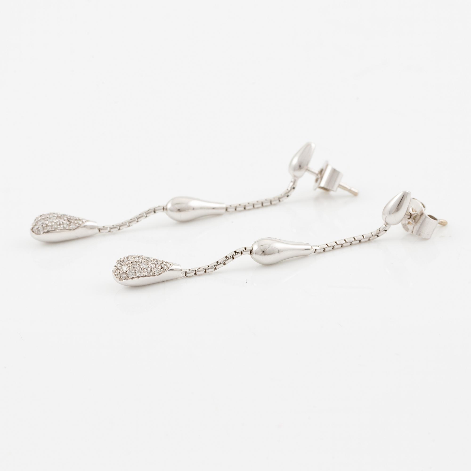 A pair of earrings in 18K gold set with round brilliant-cut diamonds, H Stern.