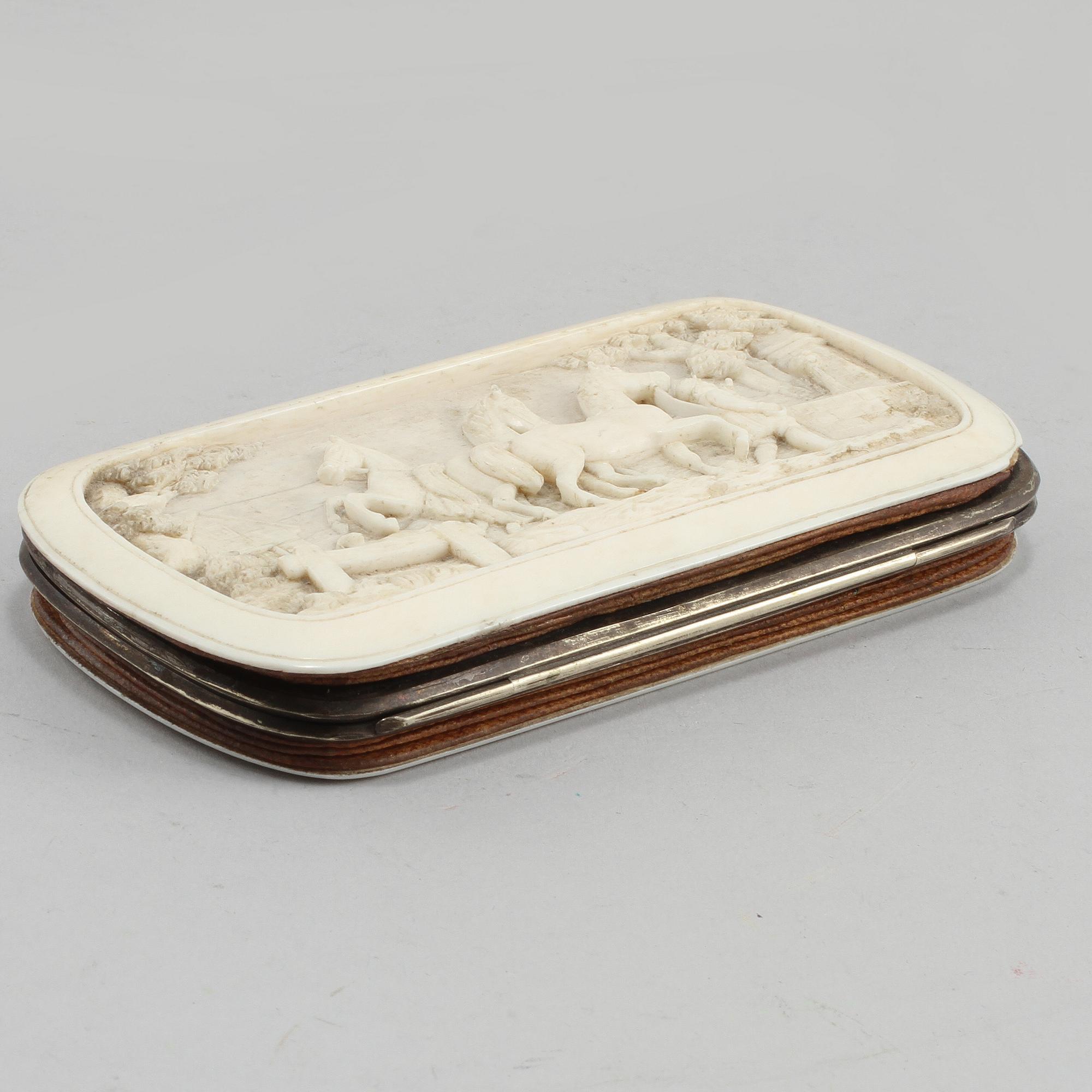 CIGARRETUI, ben samt vitmetall, 1800-tal.
