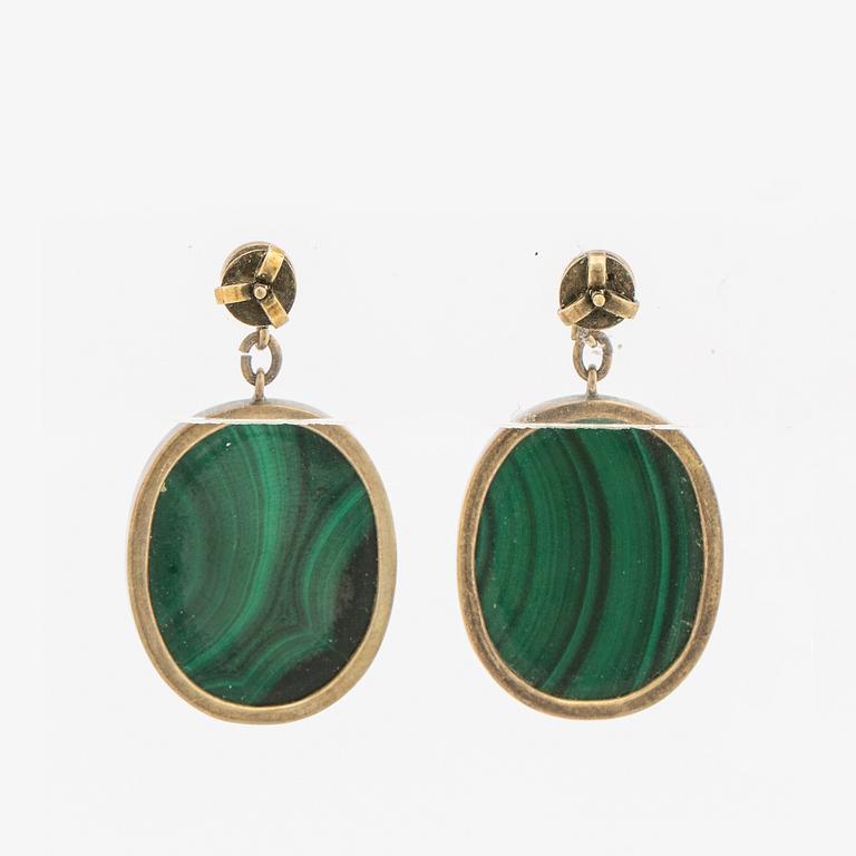 Halsband, ring och armband med slipade malakiter, Kina 1900-talets första hälft.