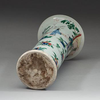 A wucai trumpet vase, Qing dynasty, presumably 19th century.