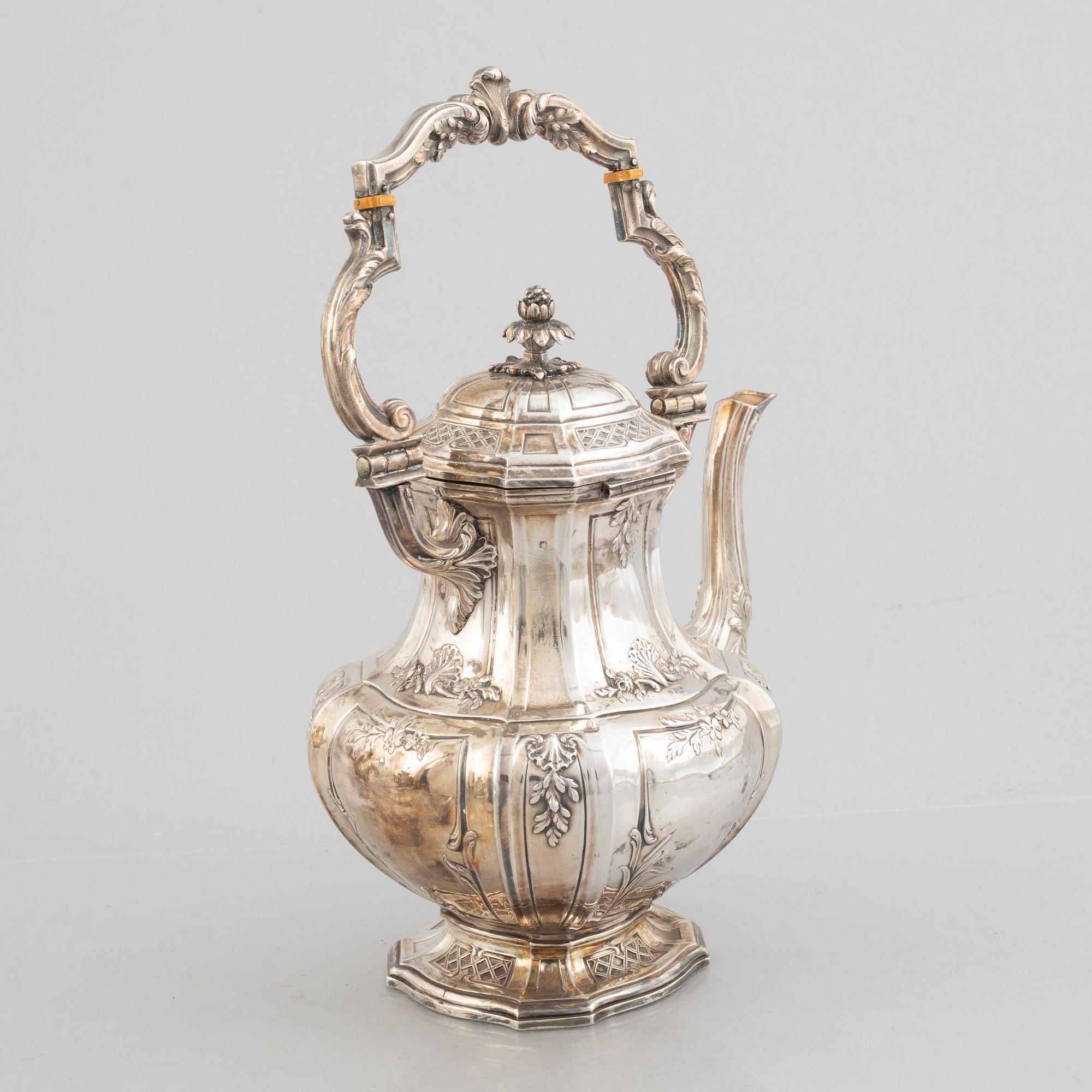 A French silver teapot, Paris, after 1832.