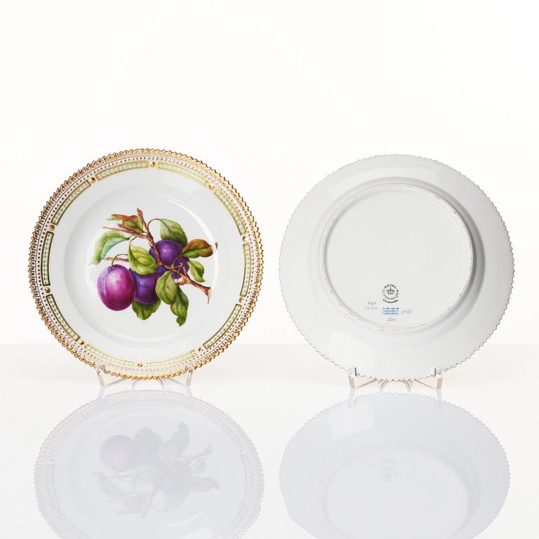 Frukttallrikar, 12 stycken, porslin. Royal Copenhagen, Danmark, 1900-tal.