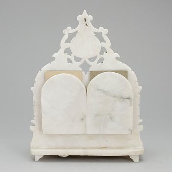 SKRIVSTÄLLSTÄLL, alabaster, omkr 1900.