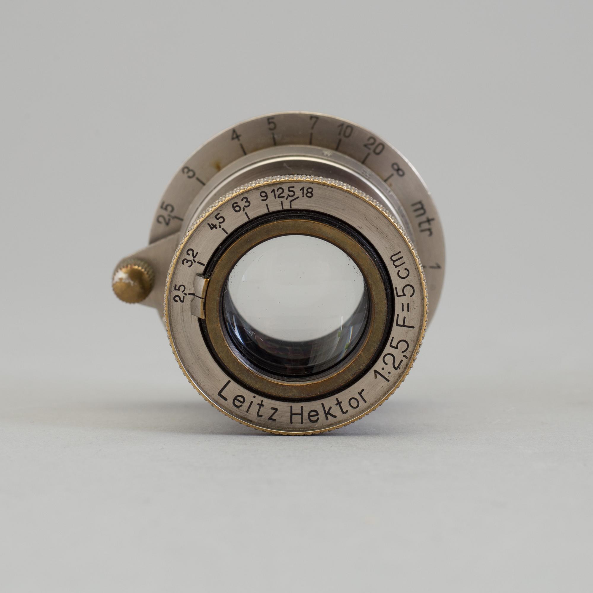 A early 1930s black body Leica no 123864 with a chrome Hektor 1:2,5 F=5 cm lens. With table stand.