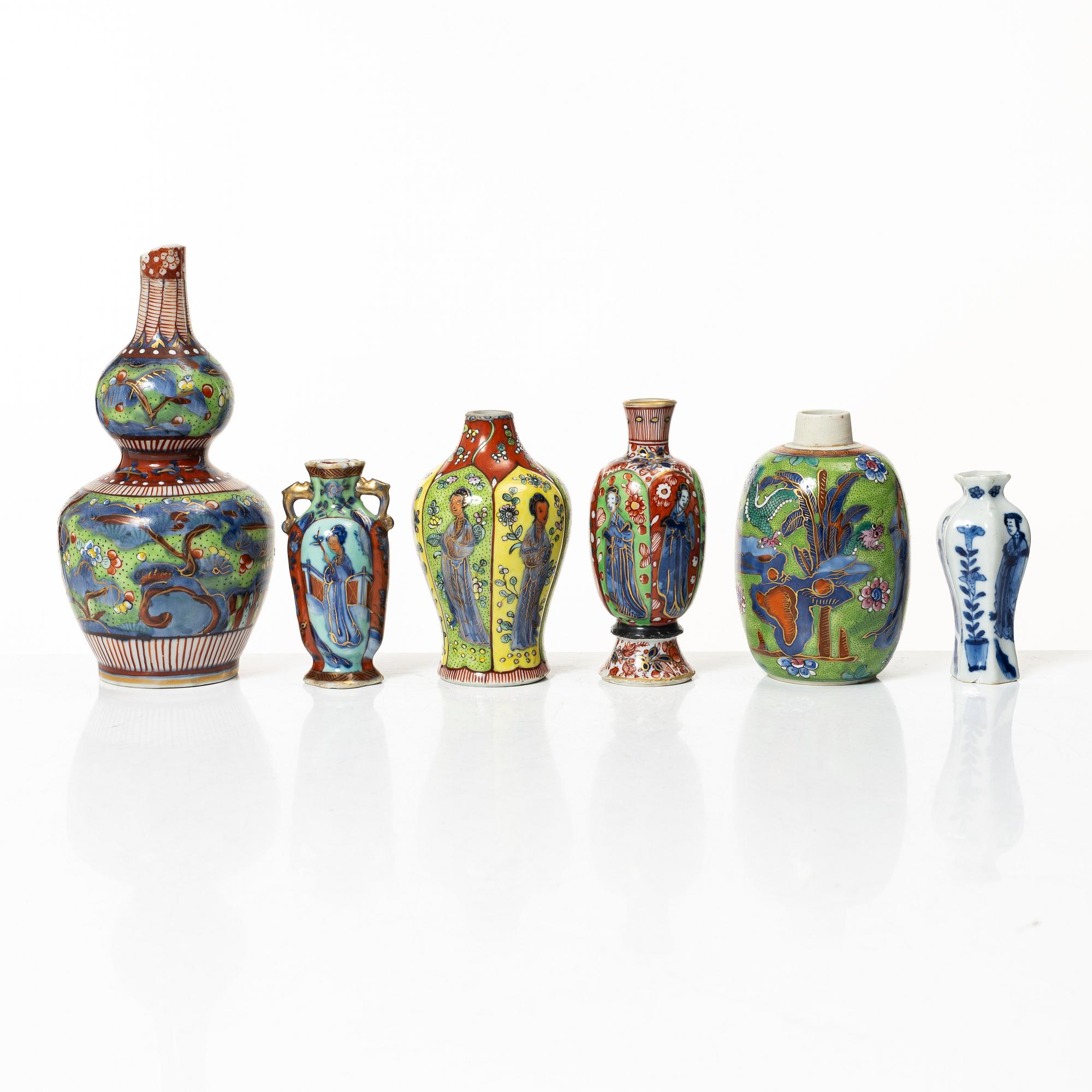 Six clobbered porcelain vases, China, Qingdynasty, 18th century.