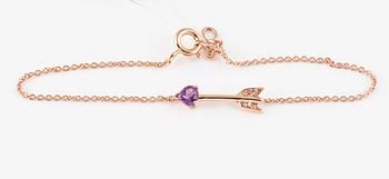 ARMBAND, 18K roséguld med 4 små briljantslipade diamanter samt fasettslipad ametist ca 0.20 ct. Vikt 1,4 gram.