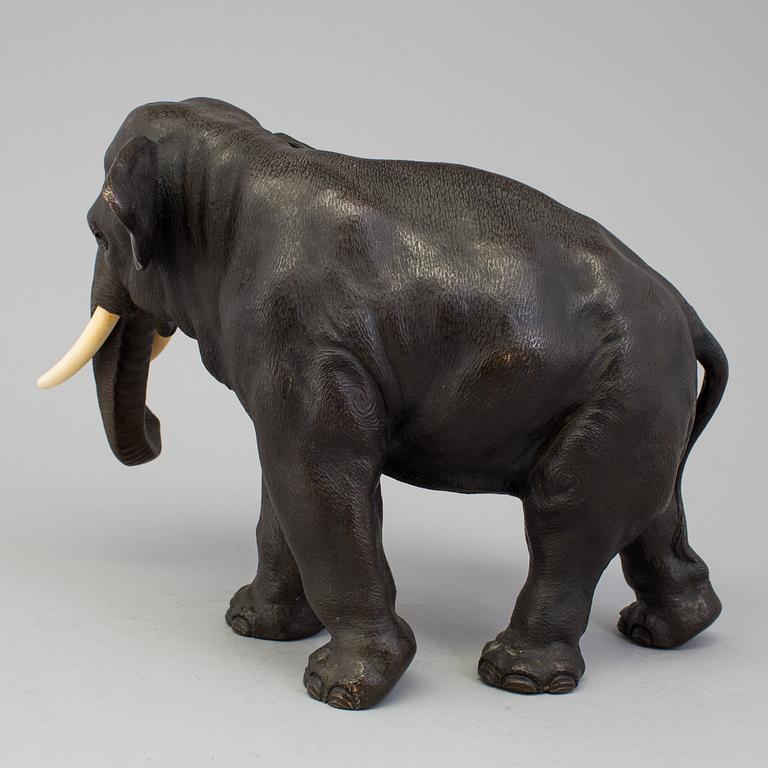 A japanese bronze sculpture of an elephant, Meiji period (1868-1912).