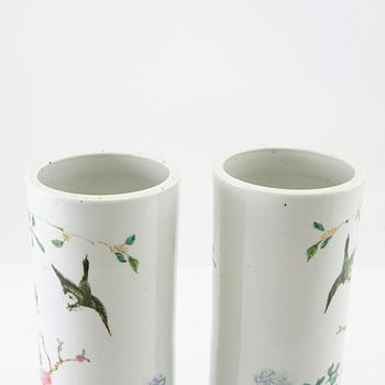 A pair of Chinese famille rose vases, Republic, first half of the 20th century.