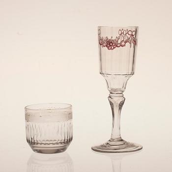 PARTI GLASFÖREMÅL, 5 delar, 1700/1800-tal.