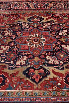 A CARPET, a semi-antique Heriz, ca 329-340 x 223,5-232 cm.